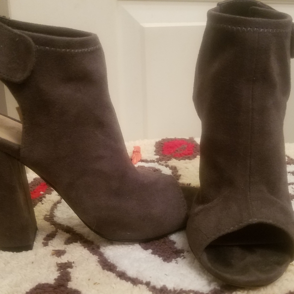 Ladies peep-toe high heels